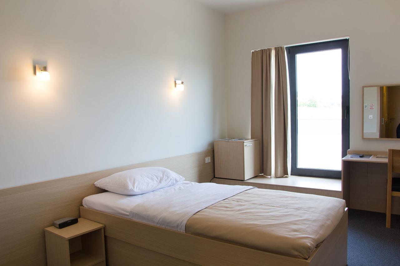 Hotel Lika Sjever Brinje Eksteriør bilde